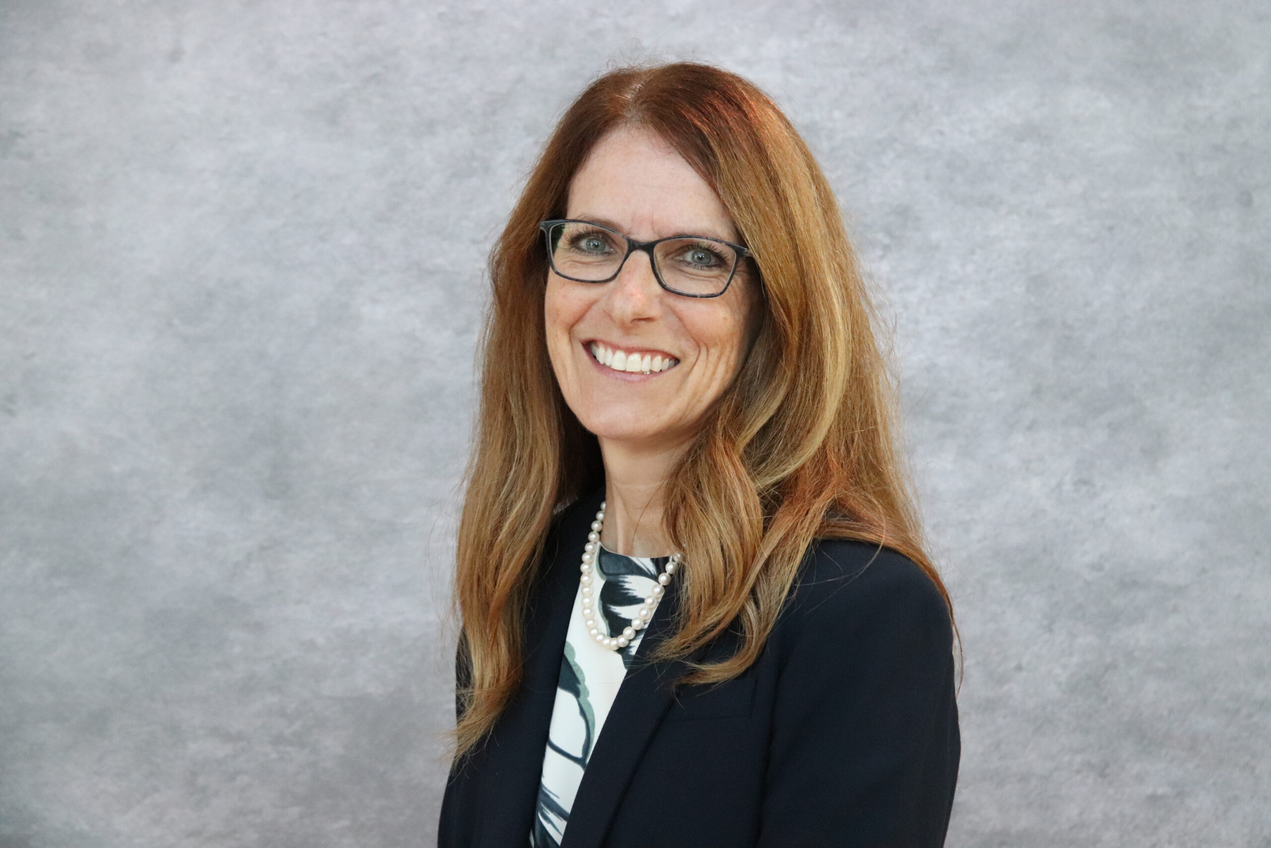Julie Davis headshot