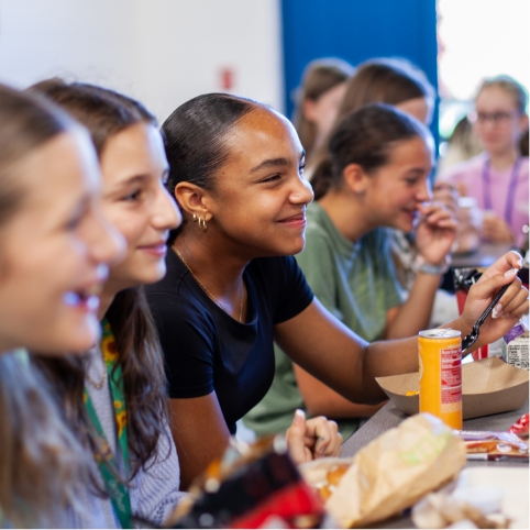 students eating lunch